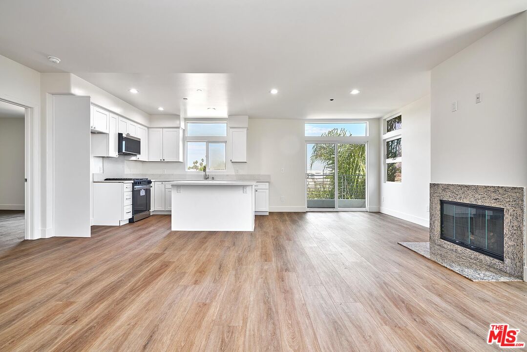401 N Serrano Ave Unit: 301