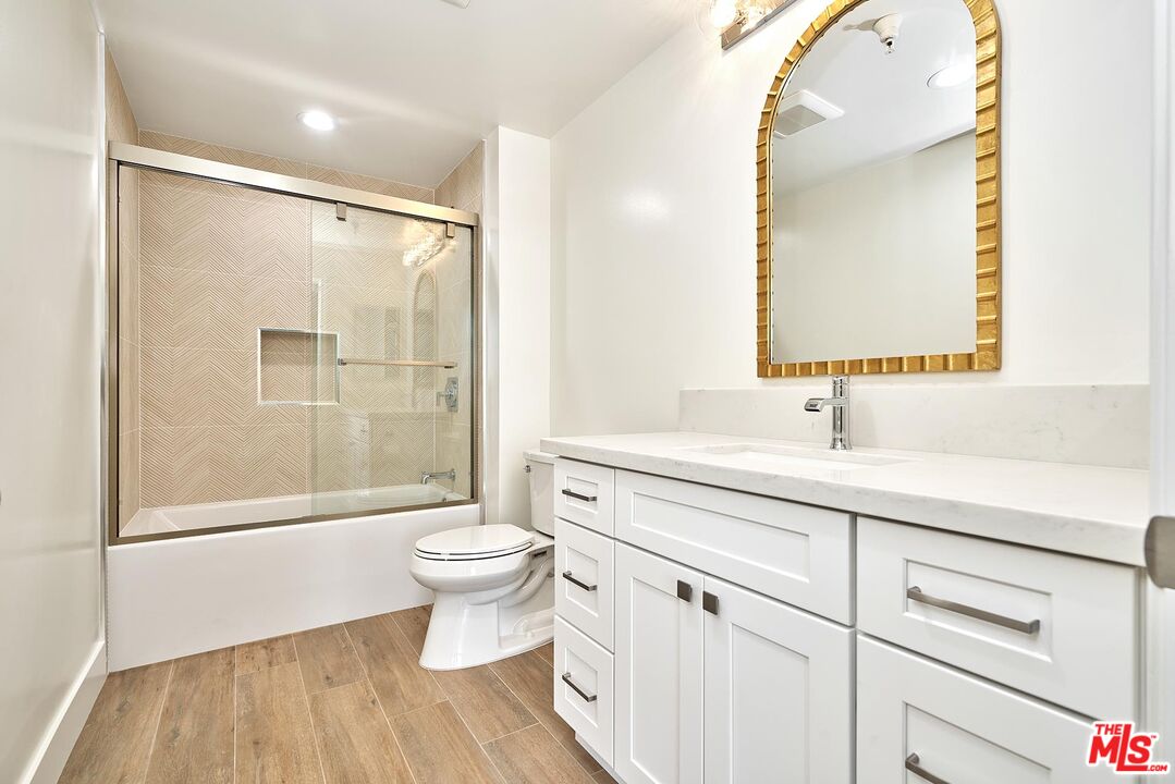 401 N Serrano Ave Unit: 301