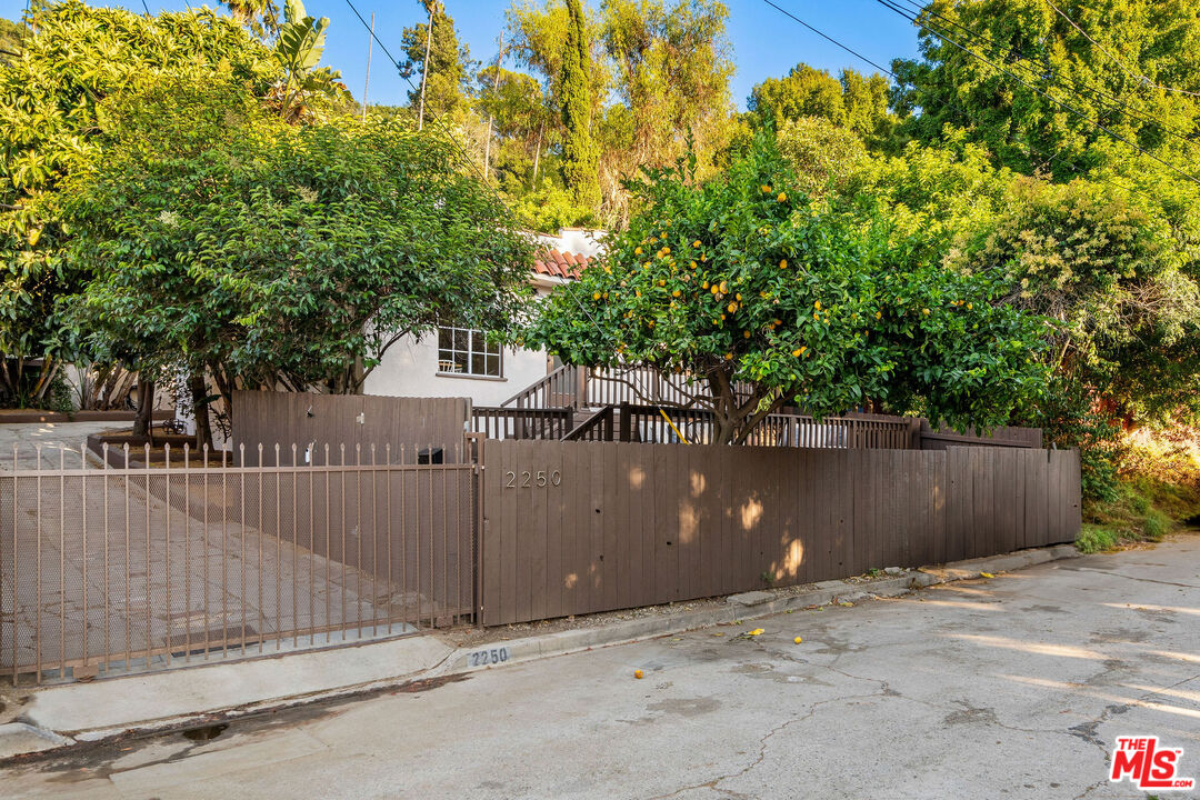 2250 N Alvarado St