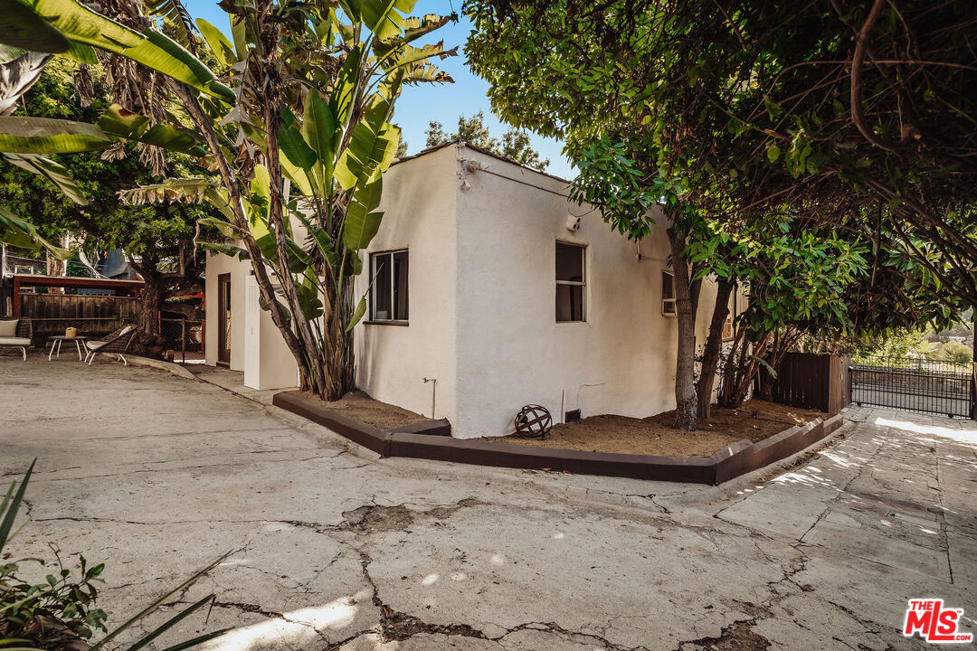 2250 N Alvarado St