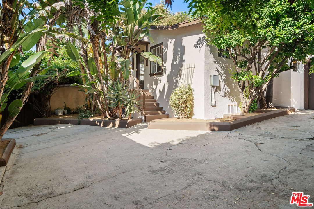 2250 N Alvarado St