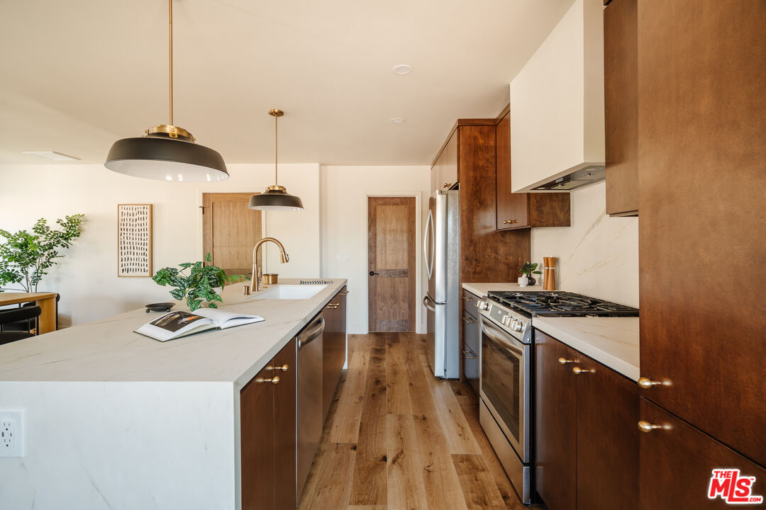 2919 Valle Vista Dr