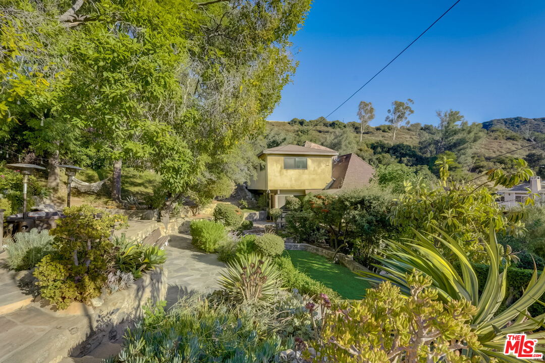 1865 Verdugo Knolls Dr