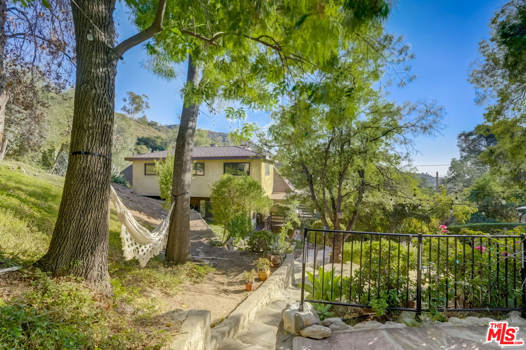 1865 Verdugo Knolls Dr
