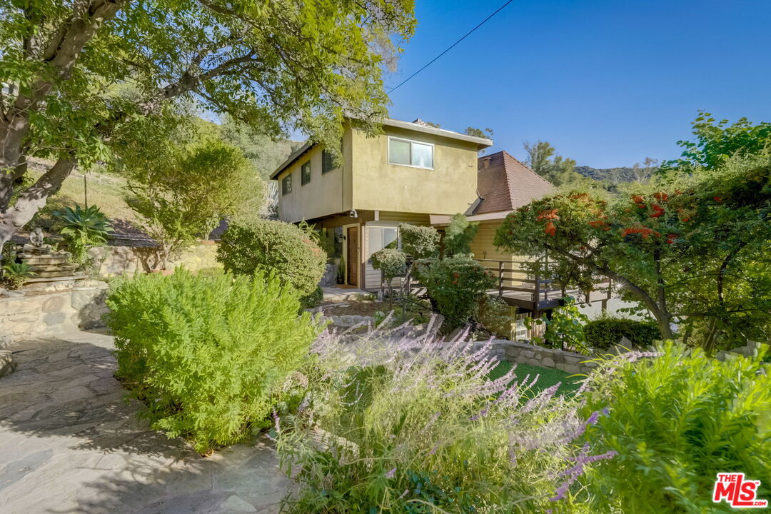 1865 Verdugo Knolls Dr