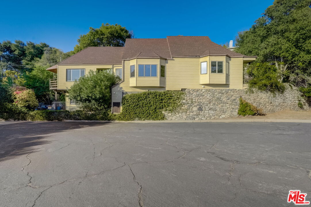 1865 Verdugo Knolls Dr