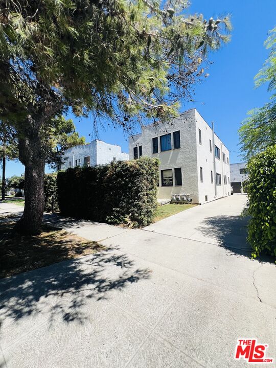 3008 Chesapeake Ave