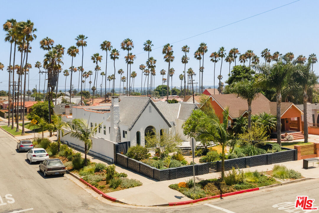 5704 S Rimpau Blvd