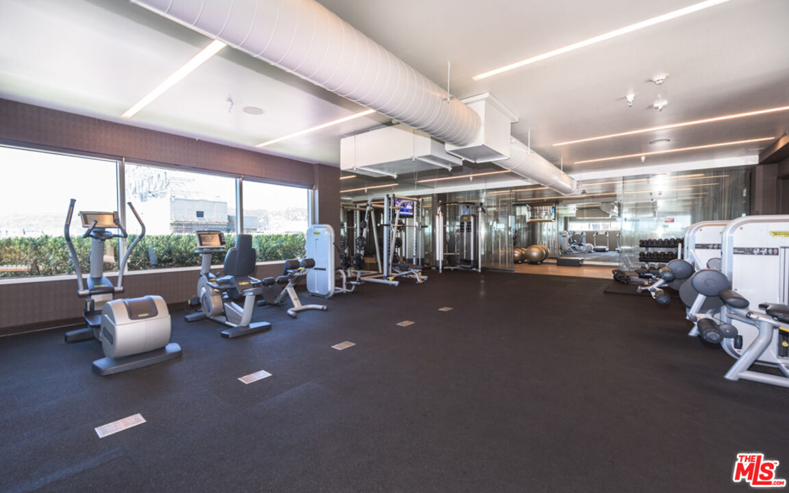 6250 HOLLYWOOD BLVD Unit: 8A