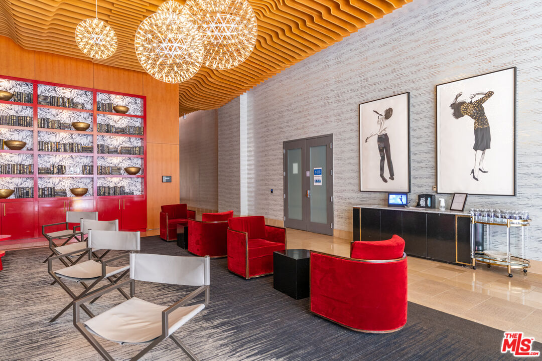 6250 HOLLYWOOD BLVD Unit: 8A