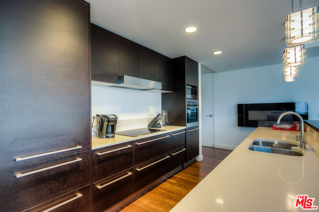 6250 HOLLYWOOD BLVD Unit: 8A