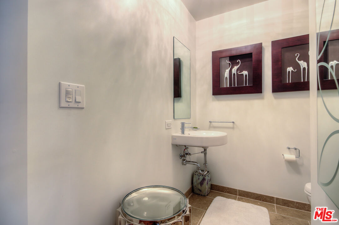 6250 HOLLYWOOD BLVD Unit: 8A