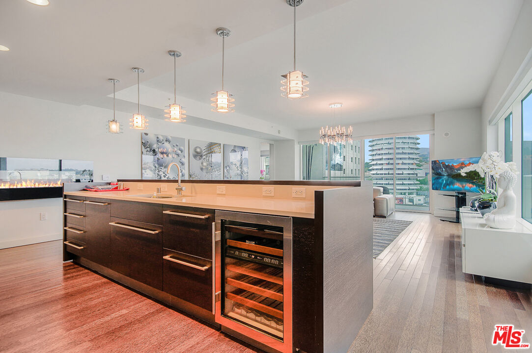 6250 HOLLYWOOD BLVD Unit: 8A