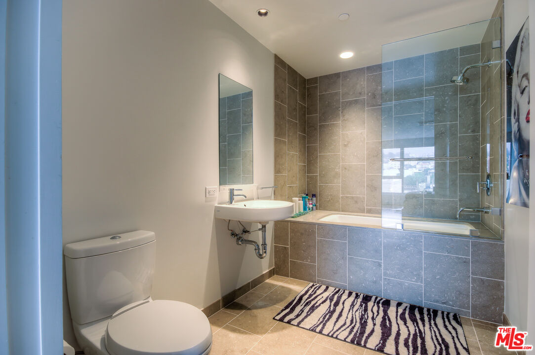 6250 HOLLYWOOD BLVD Unit: 8A
