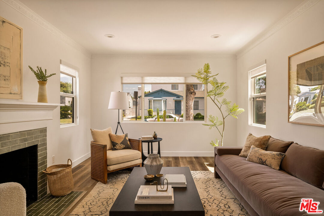 3775 Sutro Ave