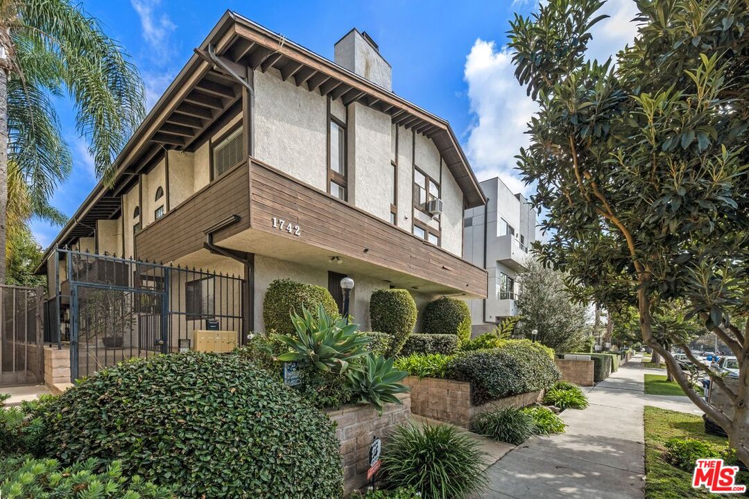 1742 Stoner Ave Unit: 2
