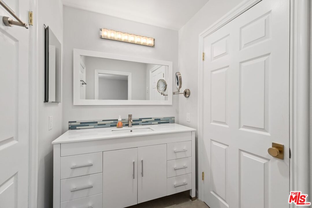 1742 Stoner Ave Unit: 2