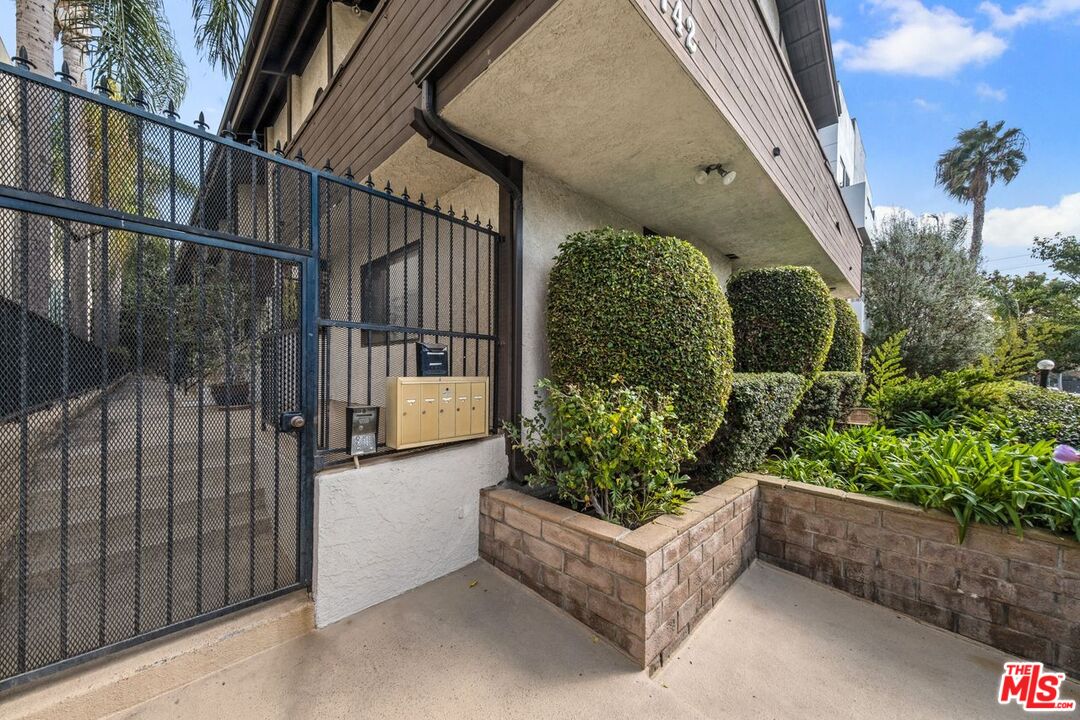 1742 Stoner Ave Unit: 2