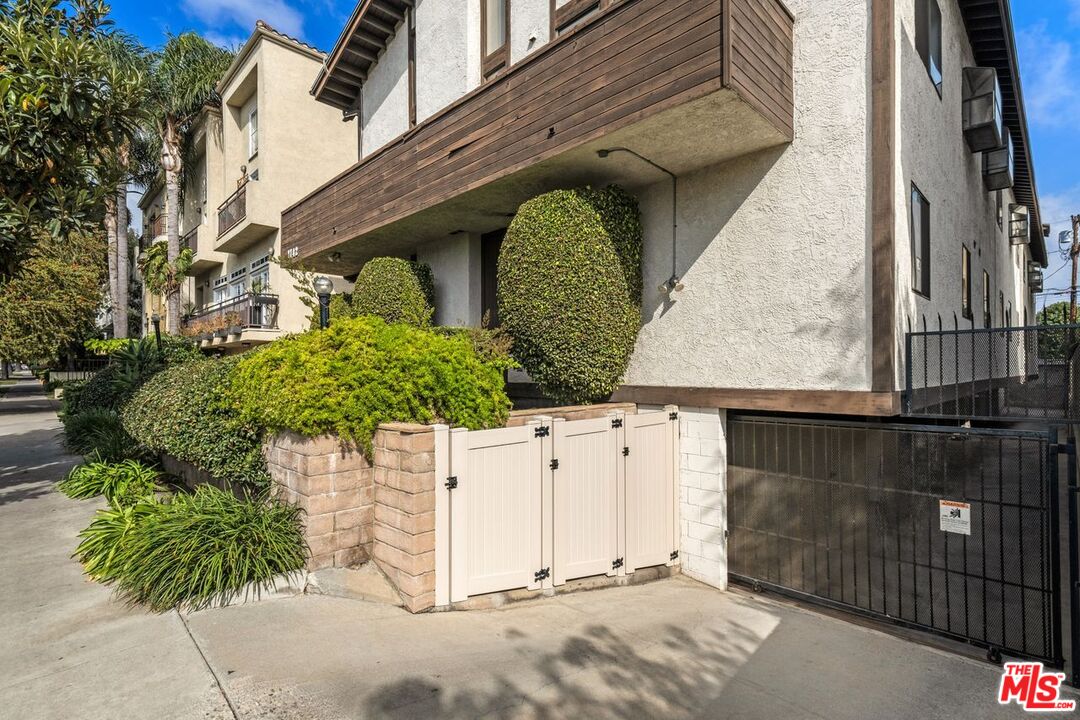 1742 Stoner Ave Unit: 2