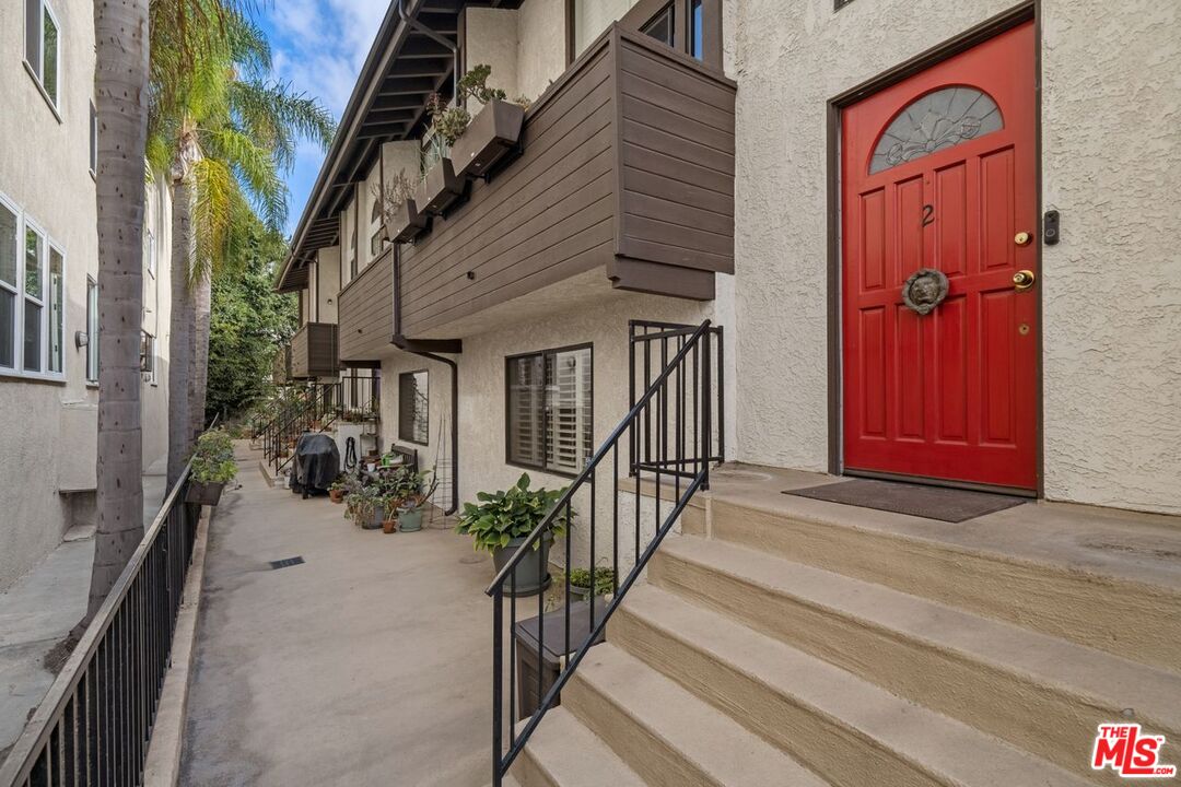 1742 Stoner Ave Unit: 2