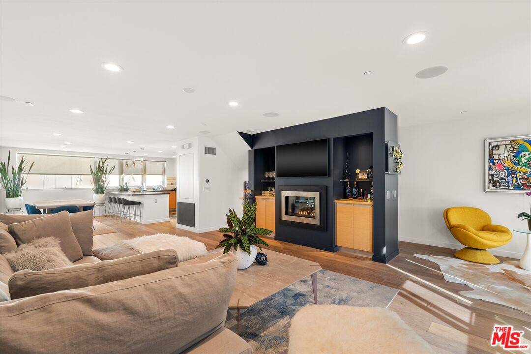 310 Washington Blvd Unit: 503