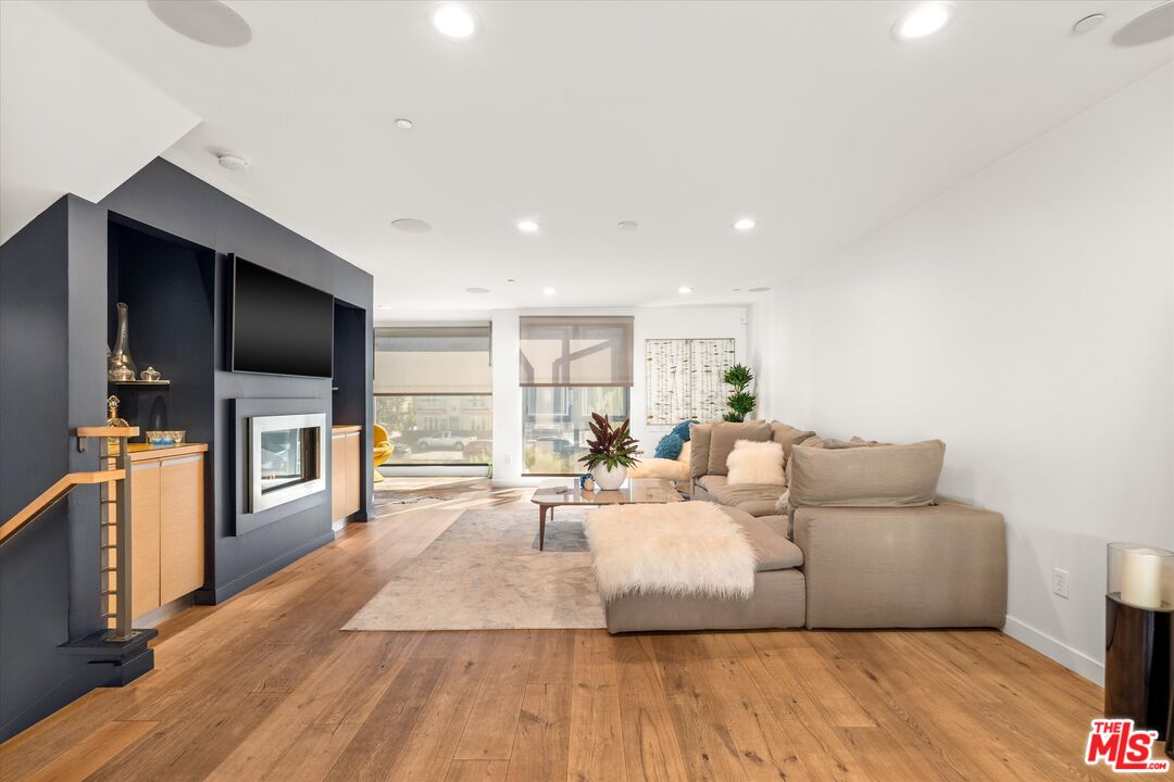 310 Washington Blvd Unit: 503