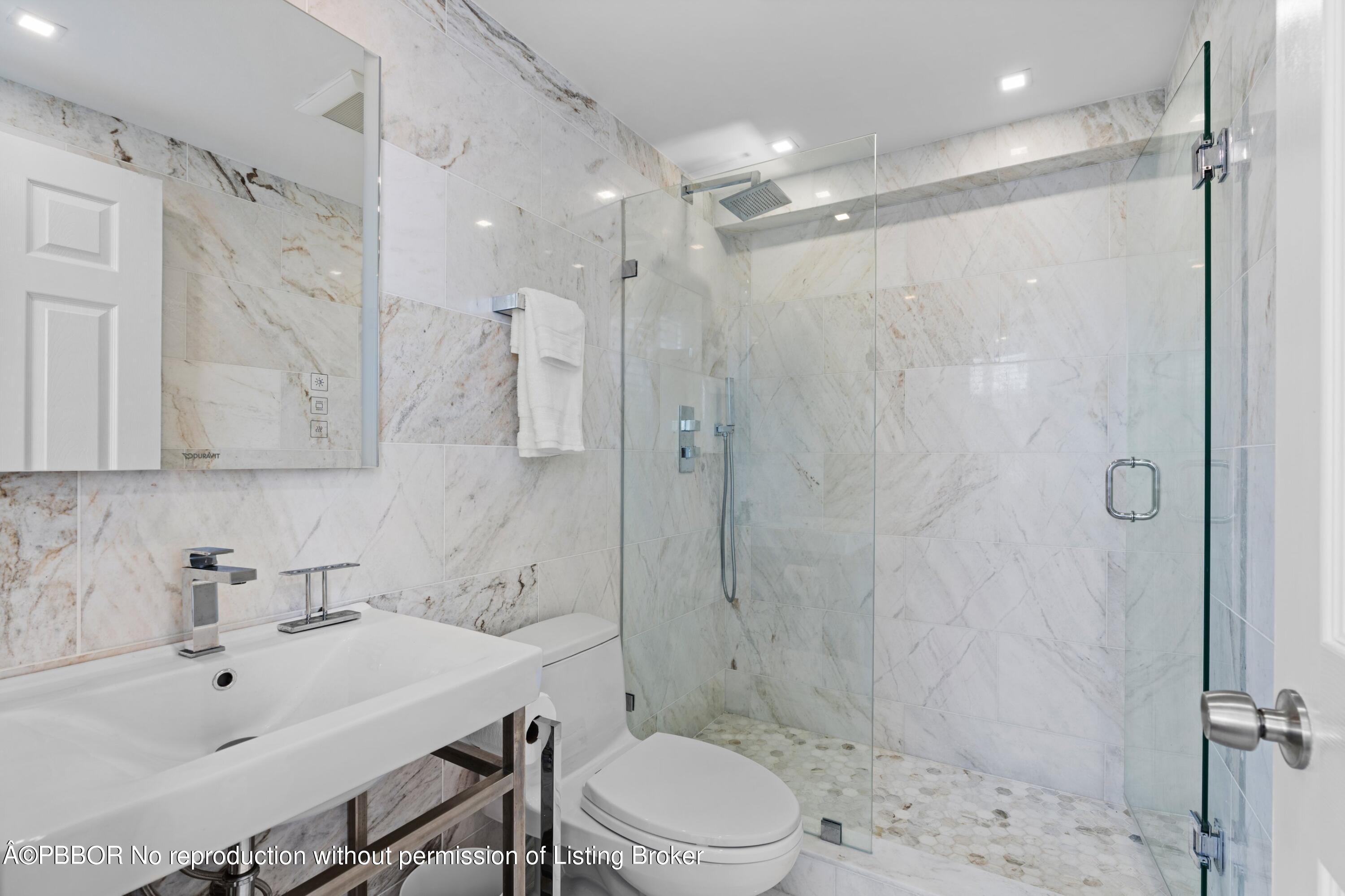 401 Peruvian Avenue, 302