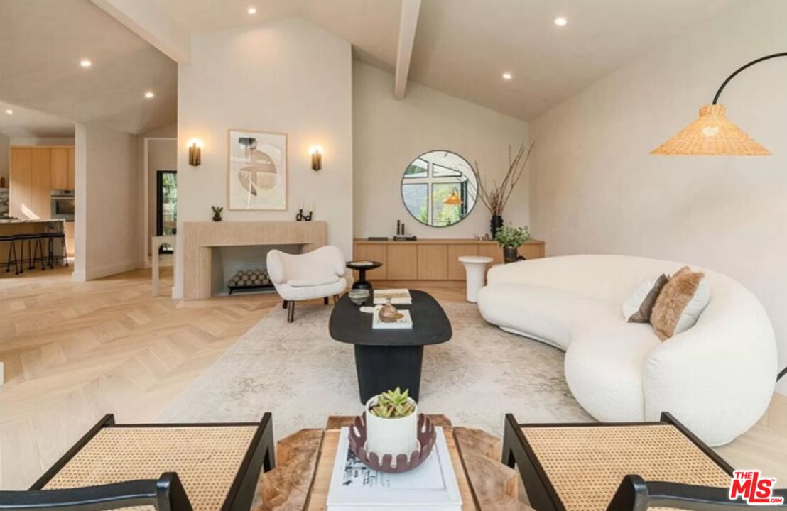 2221 Bowmont Dr