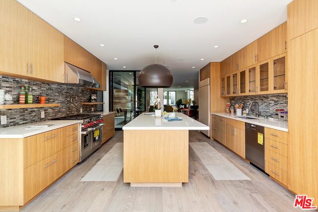 141 HOLLISTER AVE
