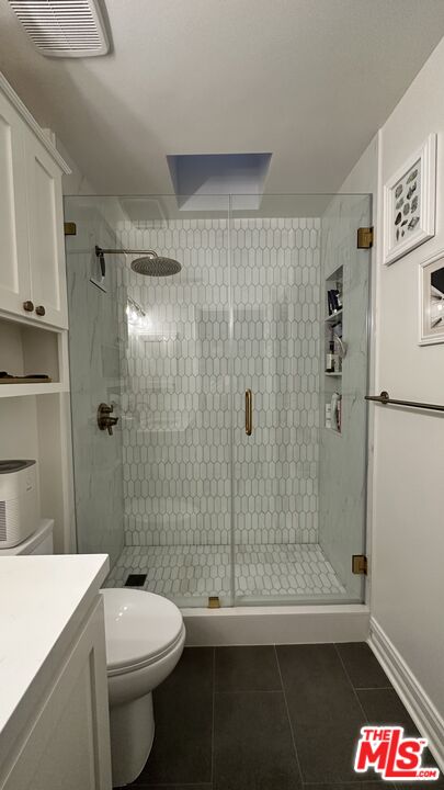 9707 Charnock Ave Unit: 201