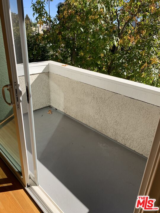 9707 Charnock Ave Unit: 201