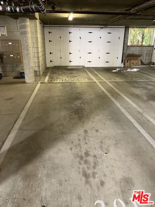 9707 Charnock Ave Unit: 201