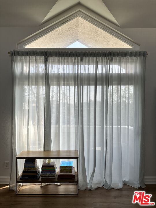 9707 Charnock Ave Unit: 201