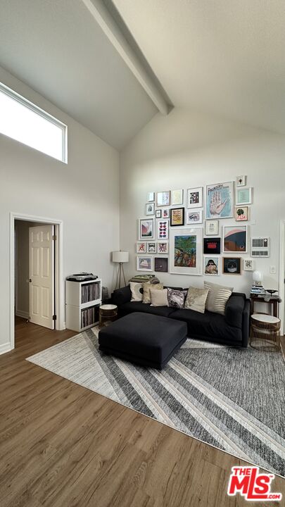 9707 Charnock Ave Unit: 201