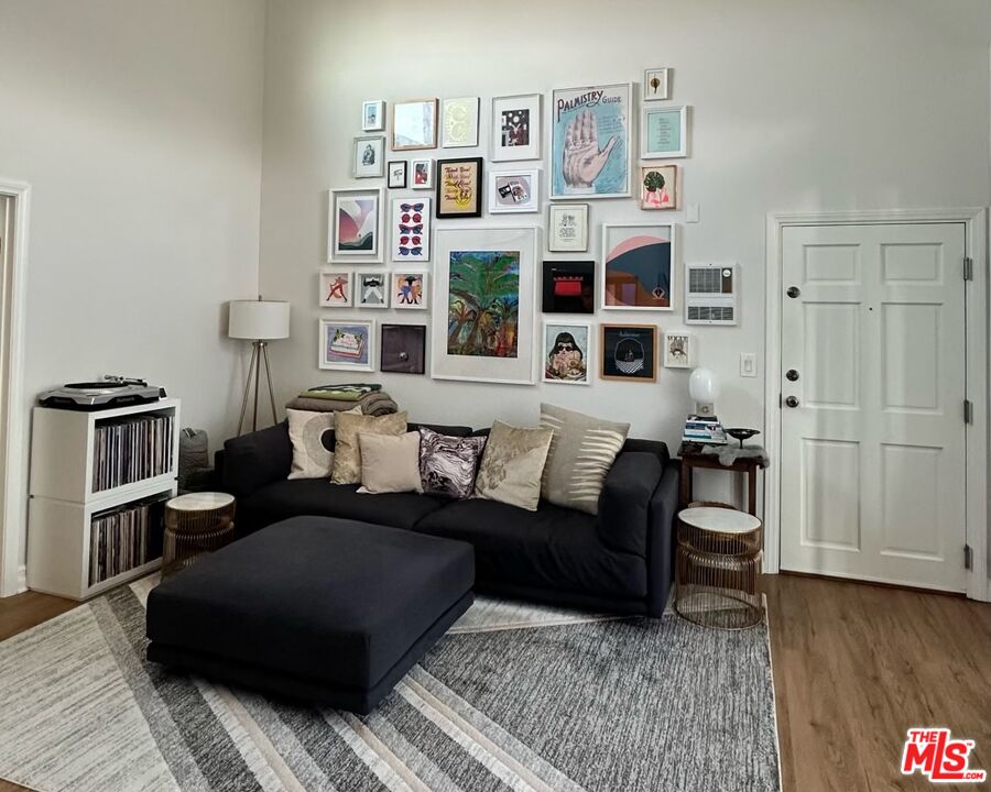 9707 Charnock Ave Unit: 201