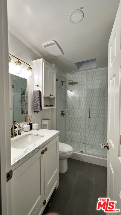 9707 Charnock Ave Unit: 201