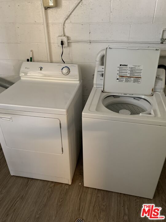 9707 Charnock Ave Unit: 201