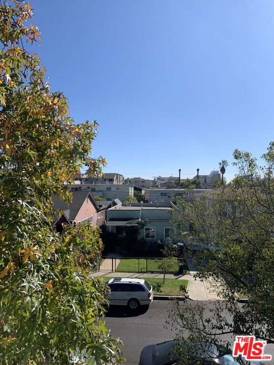 9707 Charnock Ave Unit: 201