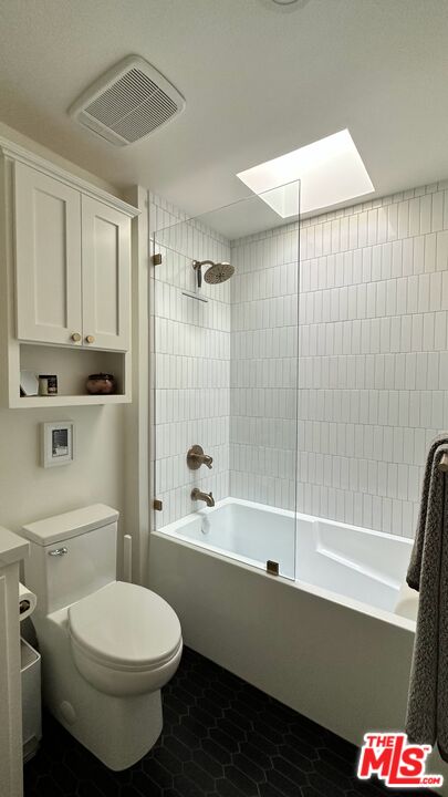 9707 Charnock Ave Unit: 201