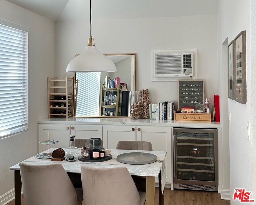 9707 Charnock Ave Unit: 201