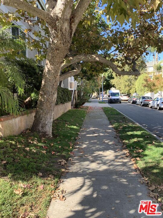 9707 Charnock Ave Unit: 201