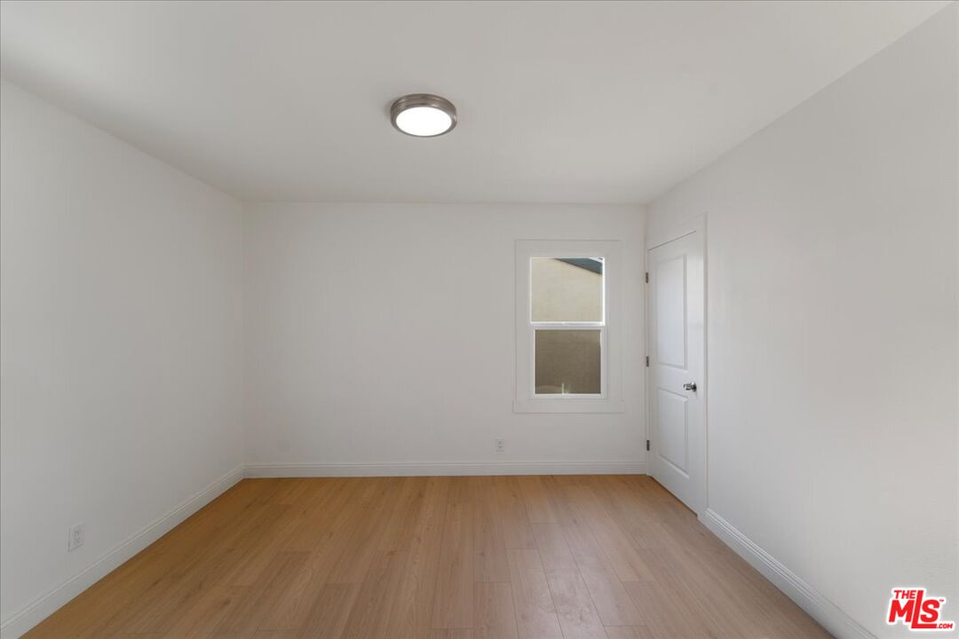 552 W 99th St