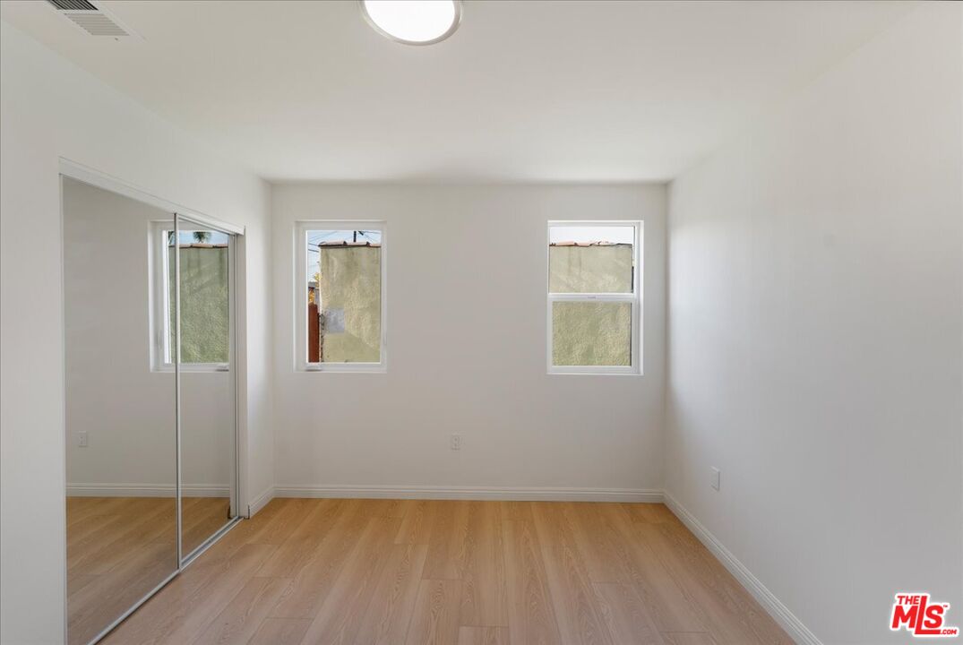 552 W 99th St