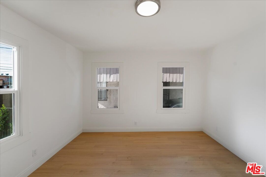 552 W 99th St