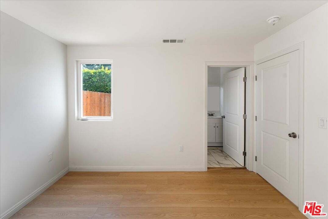 552 W 99th St