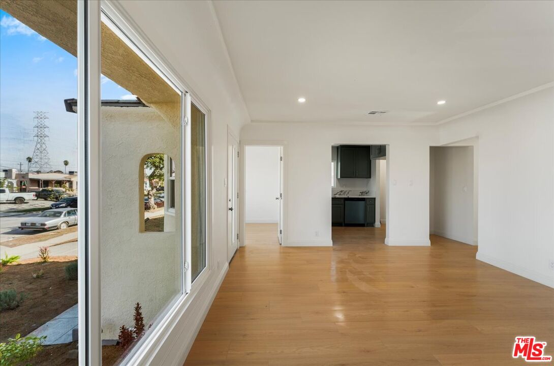 552 W 99th St