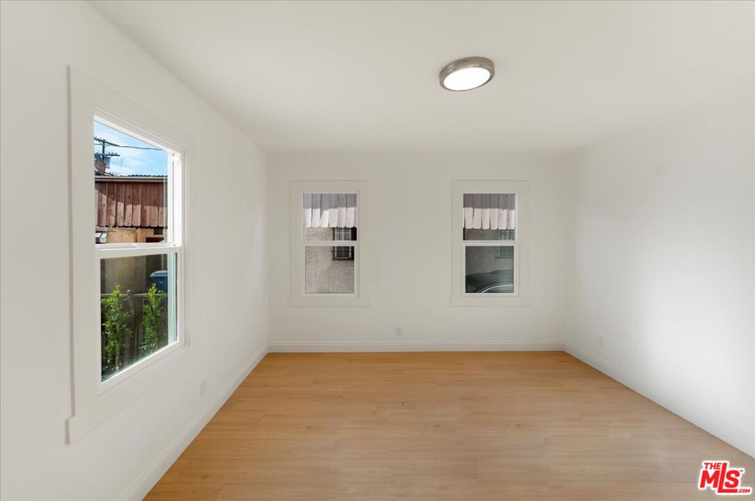 552 W 99th St