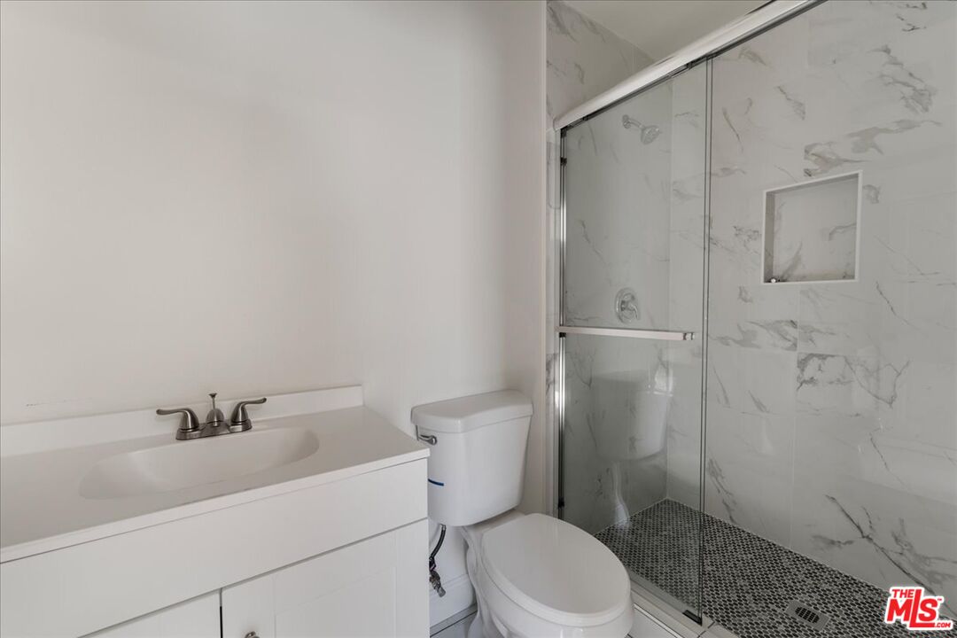 552 W 99th St