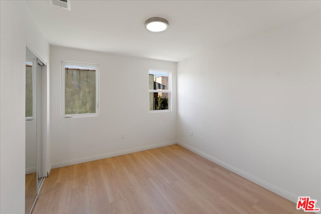 552 W 99th St