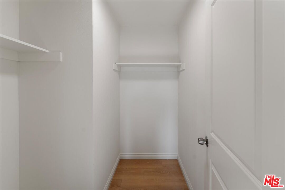 552 W 99th St